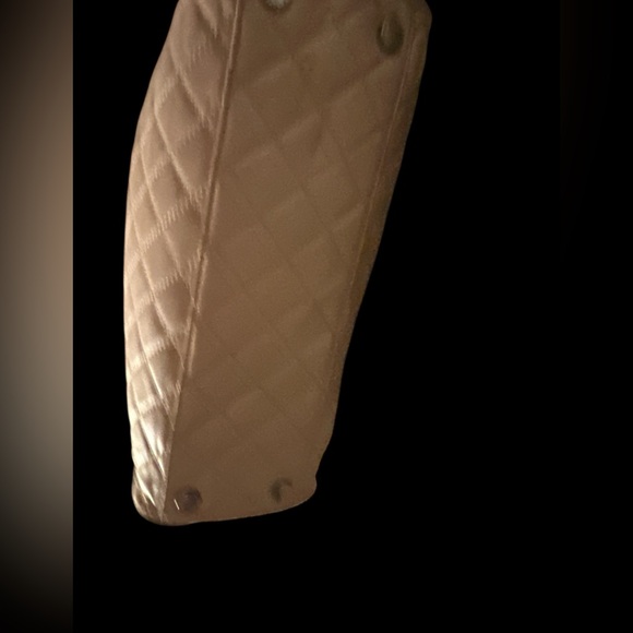 Michael Kors Quilted Cream Shoulder Bag - Picture 4 of 6
